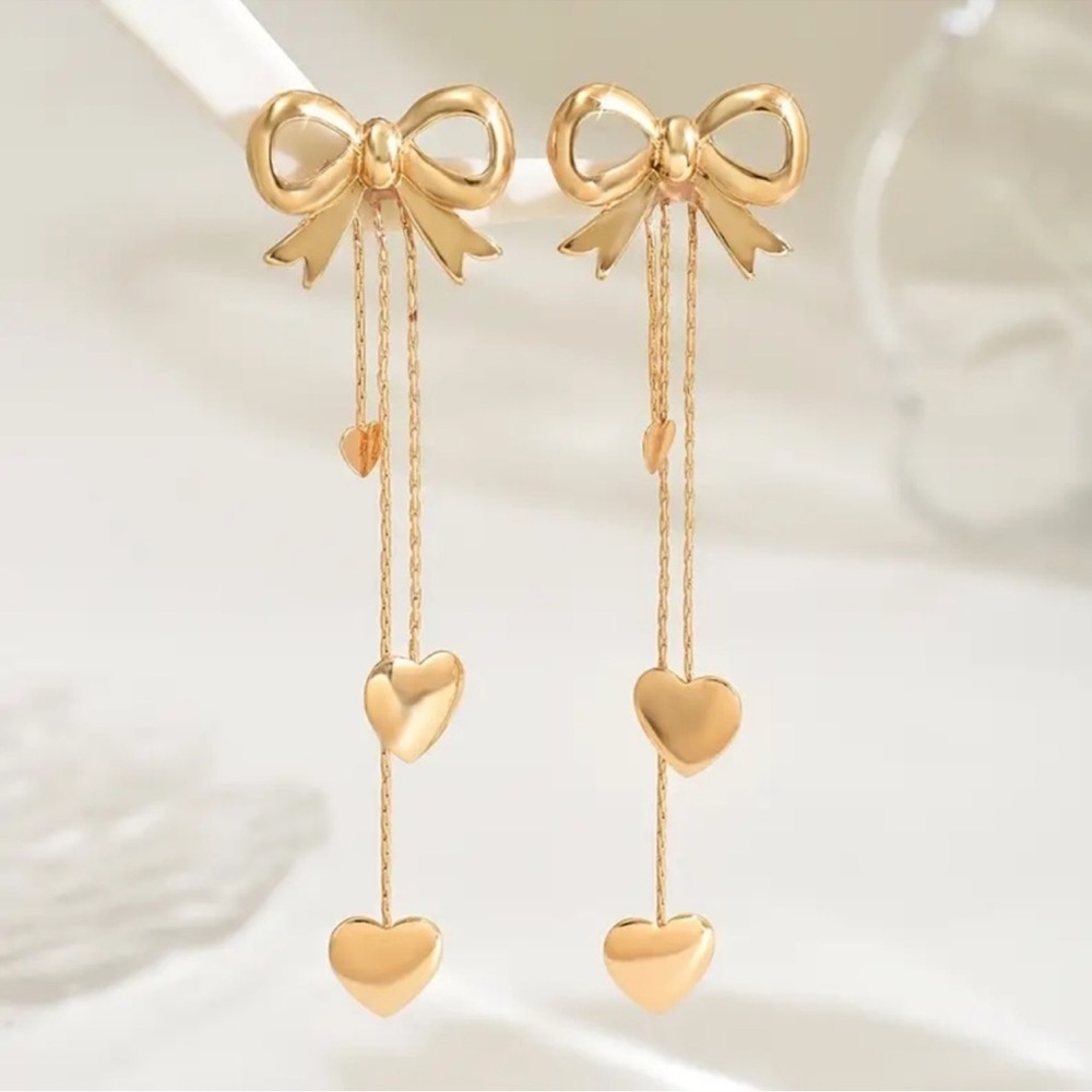 Brand NEW❗️Elegant Gold Bow and Heart Drop Earrings. 🎀  💛 A7-236